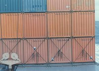 Закрепление контейнеров на палубе с помощью поворотных замков и цепей