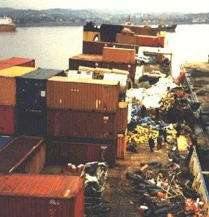 Повреждение корабля из-за контейнеров